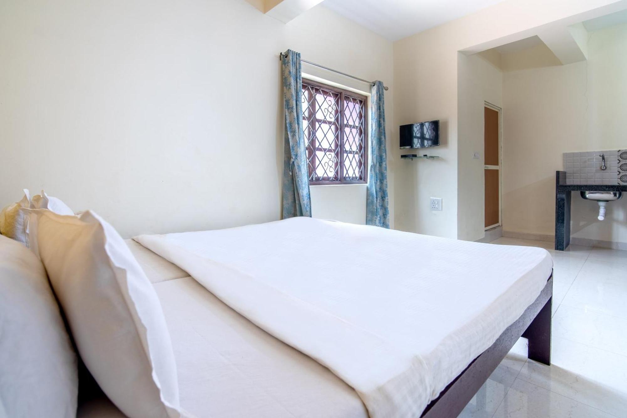 Spot On Ps Guest House Калангут Экстерьер фото