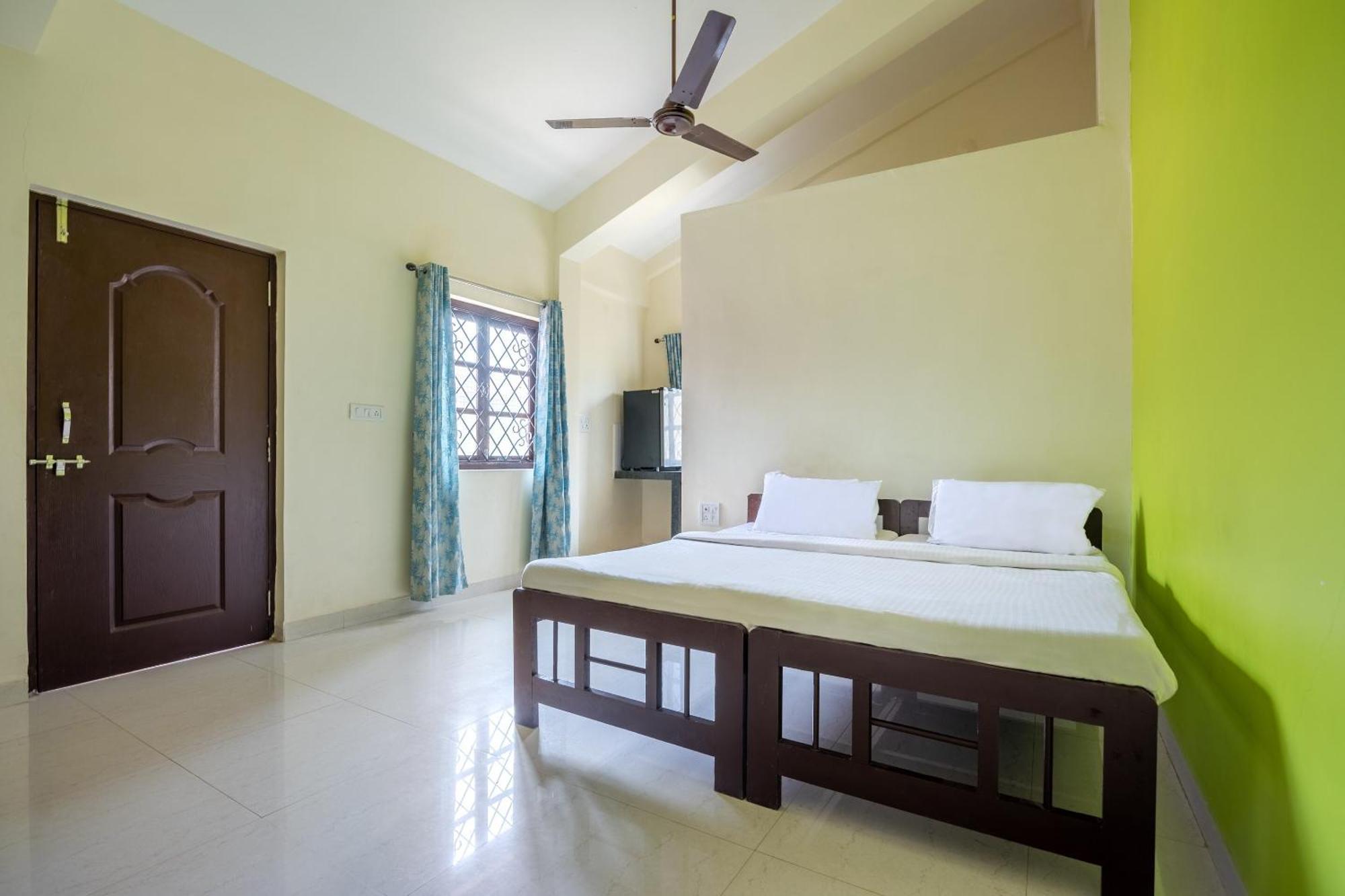 Spot On Ps Guest House Калангут Экстерьер фото